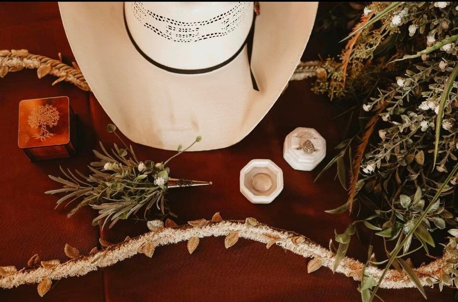 detail shot of wedding rings, cowboy hat, and wedding bouquet